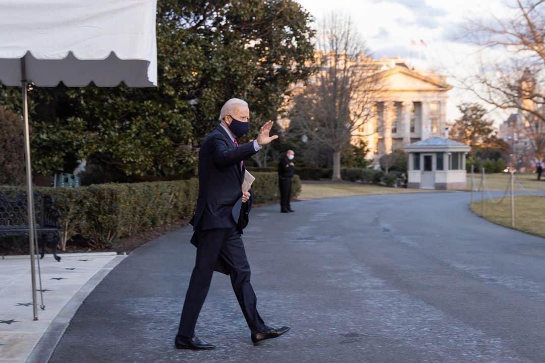 The White Houseさんのインスタグラム写真 - (The White HouseInstagram)「After a busy week, President Biden departed Washington, D.C. on Air Force One for the first time as president.」2月6日 11時51分 - whitehouse