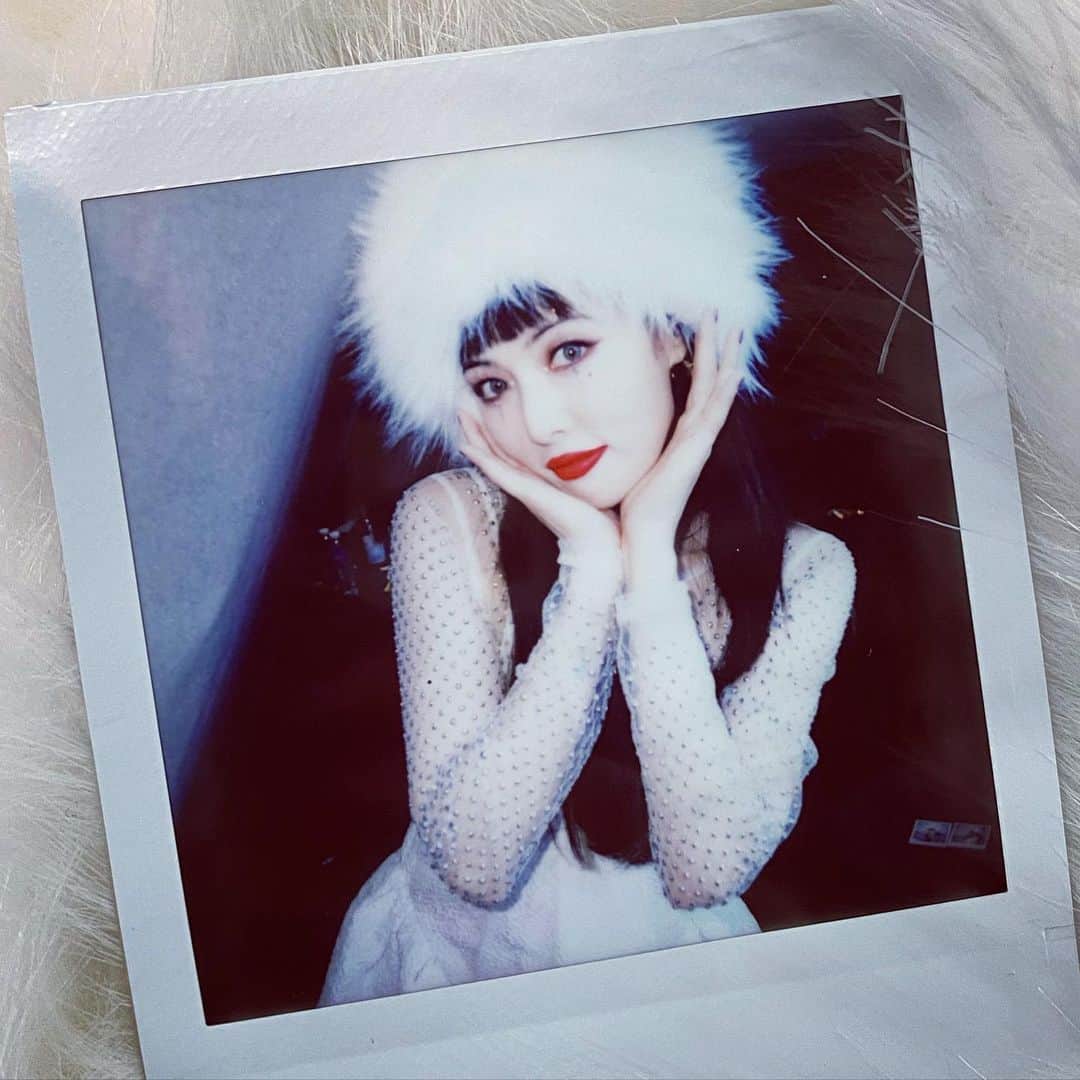 ヒョナ さんのインスタグラム写真 - (ヒョナ Instagram)「음악중심🤍🤍🤍✨」2月6日 11時58分 - hyunah_aa