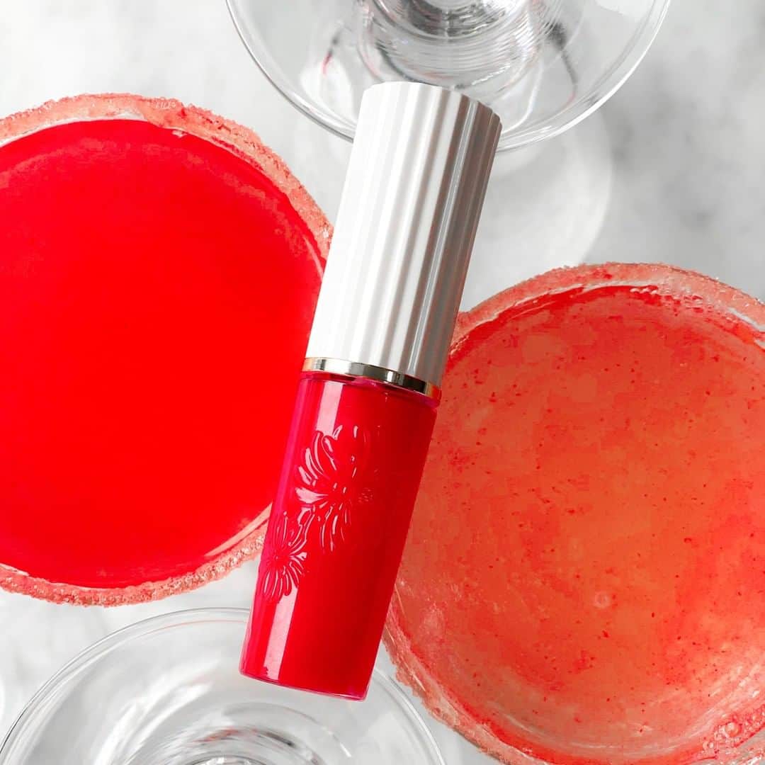 PAUL & JOE BEAUTEさんのインスタグラム写真 - (PAUL & JOE BEAUTEInstagram)「・ A must-have item, Liquid Rouge Tint will give the lips juicy luster and a natural, long-lasting pigment ♡ Peak below for ranking thus far of these shades.  #１　02 Tutu Ballerina A sweet, dancing pink  #２ 03 L’heure du thé A chill red brown  #３ 01 Cocktail Cheery A fresh and pure pinkish red  ■Liquid Rouge Tint 3 shades 〈Available now〉  マスクをする日の"お守りアイテム" 自然なツヤとピュアな発色が長続きする、 『リキッドルージュ ティント』の 人気カラーランキング💓  １位　02 チュチュ バレリーナ🩰 可憐に舞うスウィートピンク。  ２位 03 ルール ドゥ テ🫖 こなれ感が出せるブラウンレッド。  ３位 01 カクテルチェリー 🍒 みずみずしくクリアなピンク寄りのレッド。  ■リキッドルージュ ティント 全３色　2,750円（税込） 〈店頭とオンラインショップで発売中〉 #PaulandJoe #paulandjoebeaute #ポールアンドジョー #rouge #liquidrouge #lipstick #springcollection #spring #springmakeup #beautiful #beauty #instagood #instabeauty  #春メイク #春コスメ #スプリング #リキッドルージュ #ティント #リップ #リップメイク #うるおい #美容 #美肌  #コスメ垢 #デパコス #マスクメイク」2月6日 12時00分 - paulandjoe_beaute