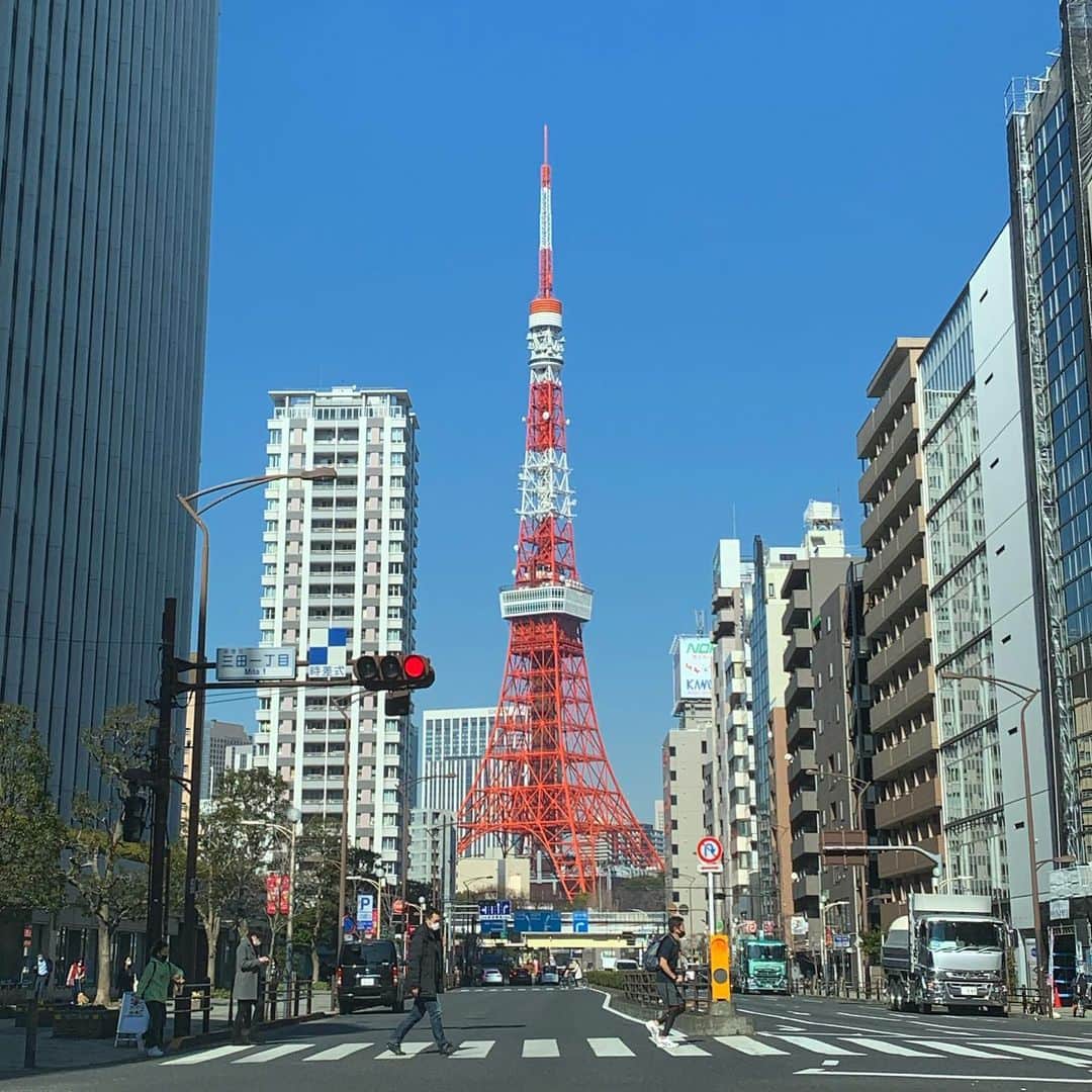 くろさんのインスタグラム写真 - (くろInstagram)「たわ！ #tokyotower #東京タワー #tokyotower🗼 #東京タワー🗼  #tokyoistokyo #mytokyois #東京タワーが好き #東京タワー派」2月6日 13時04分 - m6bmw