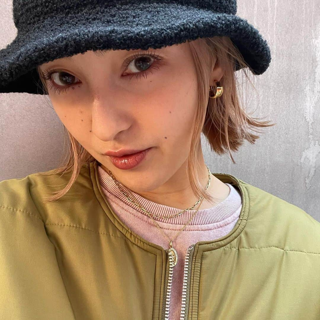 田代裕美恵さんのインスタグラム写真 - (田代裕美恵Instagram)「☃️ . . 最近また寒い🥶 . . #outfit #buckethat #sweater @gelsomino_shop」2月6日 13時04分 - yumie_