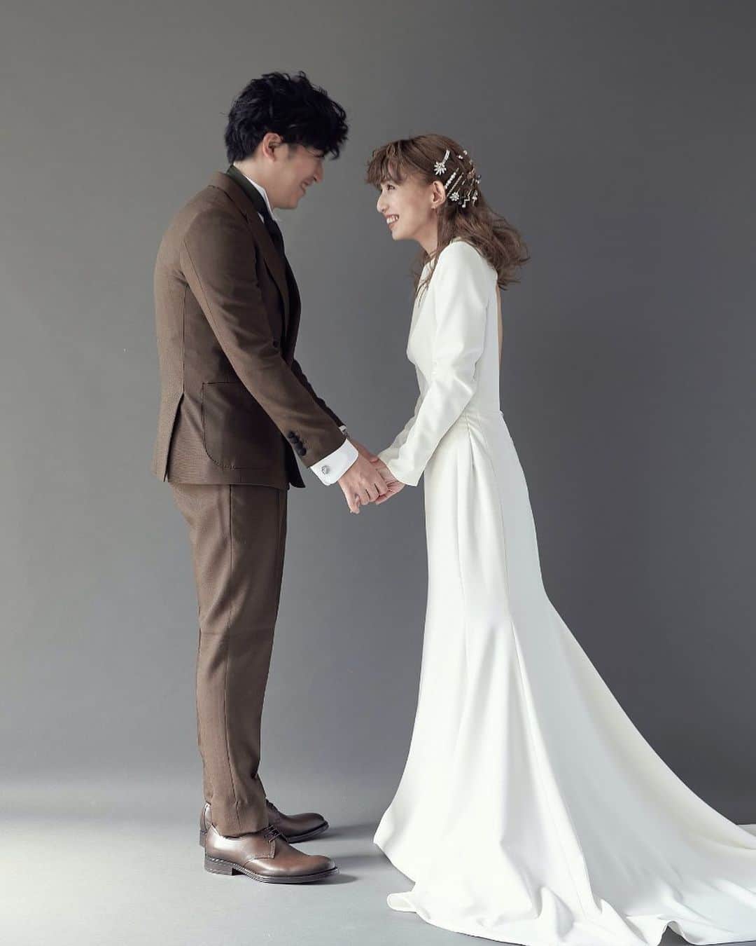 YouAさんのインスタグラム写真 - (YouAInstagram)「ＷＥＤＤＩＮＧ  スタジオでの前撮り撮影 TONEをヒアリングして ライティングしてもらう スタジオ撮影もおすすめです  #前撮り　#スタジオ撮影　#福岡前撮り #結婚式　#フォトウェディング」2月6日 13時05分 - youa.dressstylist