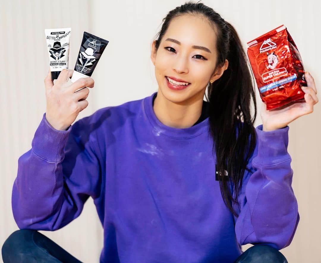 野口啓代のインスタグラム：「Best chalk ever!!!🥊🦘 * * わたしの新しいパートナー! これで保持力増し増しです!!!🔥 * * ちなみに私的にはBAMBAM&secret stuff(alcohol free)が最強コンビ🤲🏻❤️指皮が乾燥肌の人は、この組み合わせ騙されたと思って試してみて!!! ——————————————— @frictionlabs  @pump_onlineshop」