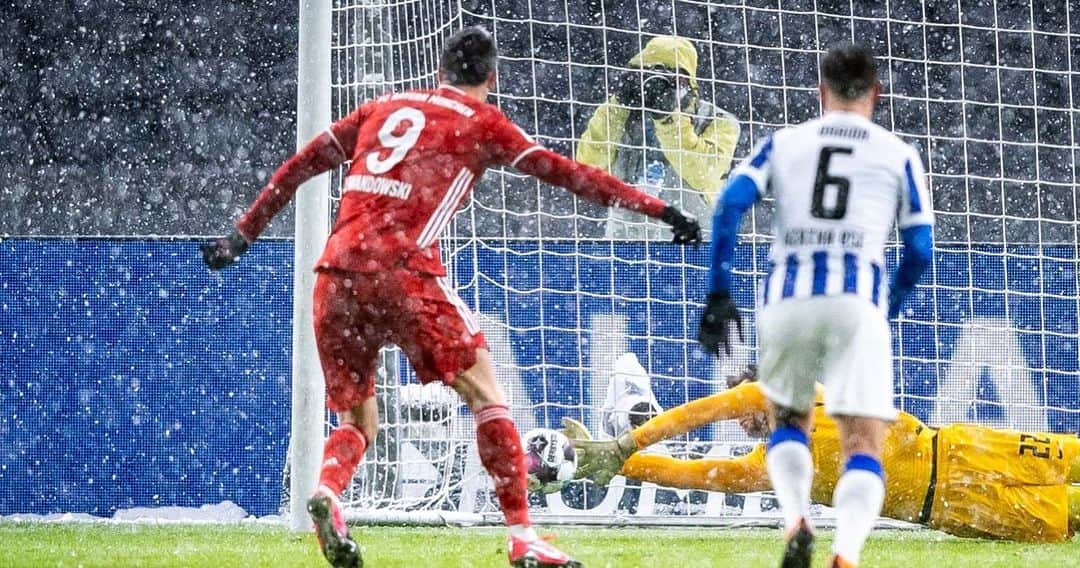 ヘルタ・ベルリンのインスタグラム：「RUNE!!! 🐙🐙 . . #BSCFCB #HaHoHe #herthabsc」