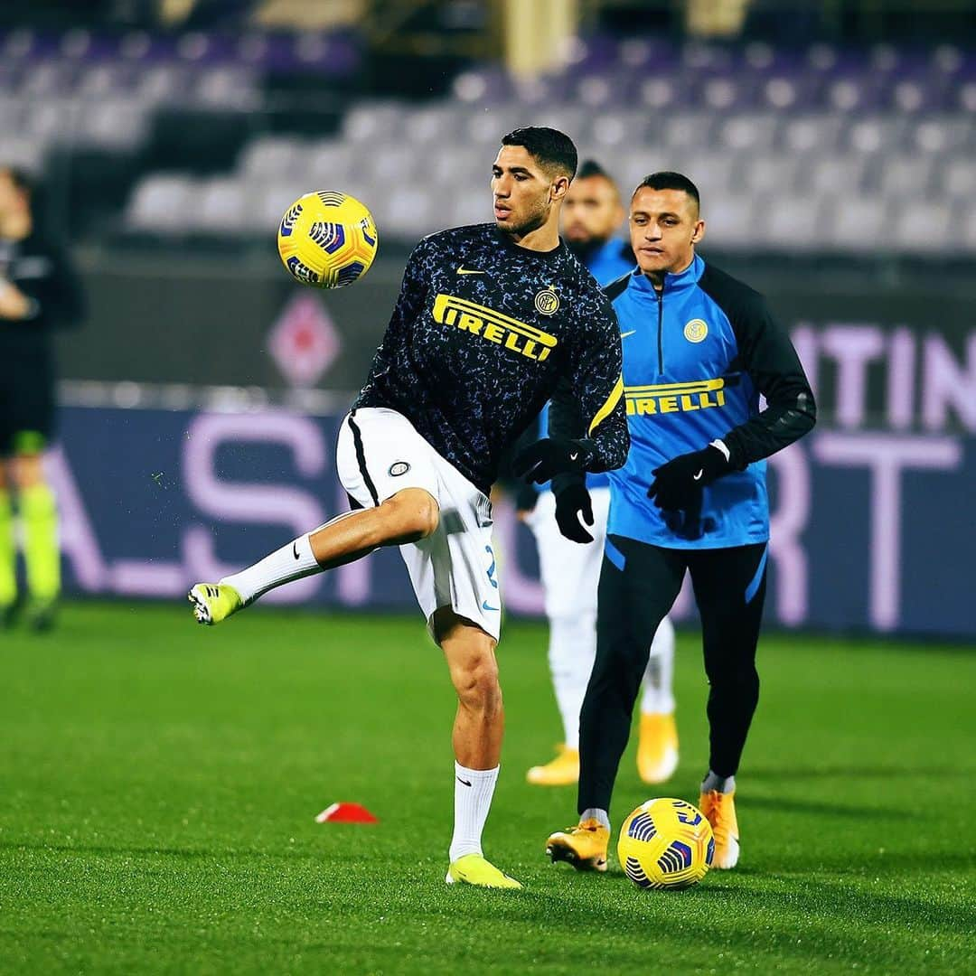 インテルナツィオナーレ・ミラノさんのインスタグラム写真 - (インテルナツィオナーレ・ミラノInstagram)「THE NERAZZURRI WARMING UP 🔥💪🏟 #FiorentinaInter #Inter #ForzaInter #SerieA #Football」2月6日 4時26分 - inter