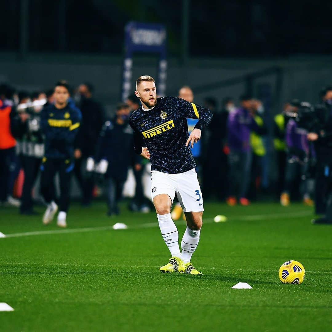 インテルナツィオナーレ・ミラノさんのインスタグラム写真 - (インテルナツィオナーレ・ミラノInstagram)「THE NERAZZURRI WARMING UP 🔥💪🏟 #FiorentinaInter #Inter #ForzaInter #SerieA #Football」2月6日 4時26分 - inter