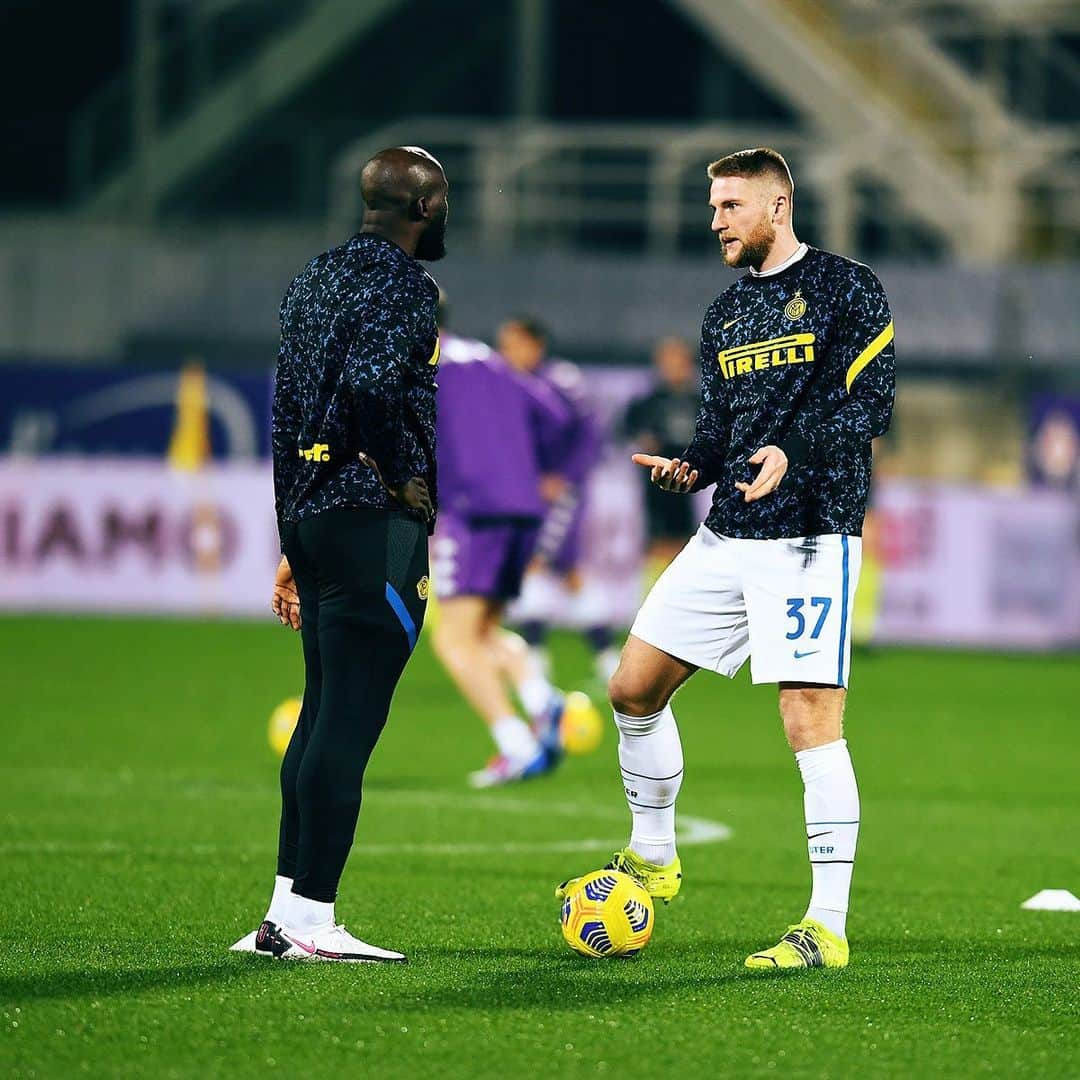 インテルナツィオナーレ・ミラノさんのインスタグラム写真 - (インテルナツィオナーレ・ミラノInstagram)「THE NERAZZURRI WARMING UP 🔥💪🏟 #FiorentinaInter #Inter #ForzaInter #SerieA #Football」2月6日 4時26分 - inter