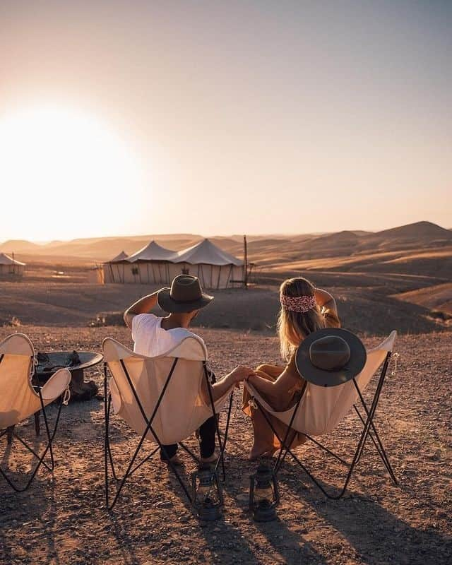 Kapten & Sonさんのインスタグラム写真 - (Kapten & SonInstagram)「'Look forward to all good things to come.' 🧡 @travelinyourarms enjoying the sunset together in Marrakech. ☀️ Hopefully we'll be back at places like this soon! #bekapten #kaptenandson⁠ .⁠ .⁠ .⁠ #sunset #couple #love #adventure #traveling #traveling #marrakech #desert #sundown」2月6日 4時30分 - kaptenandson