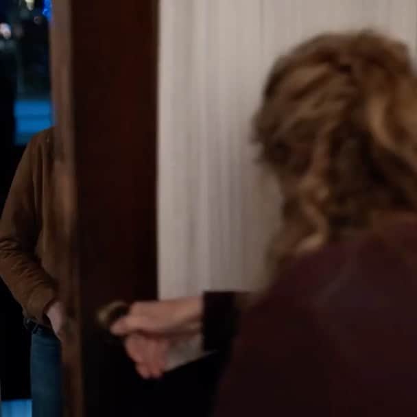 ジョン・キャロル・リンチのインスタグラム：「@bigskyabc @abcnetwork who is that woman?」