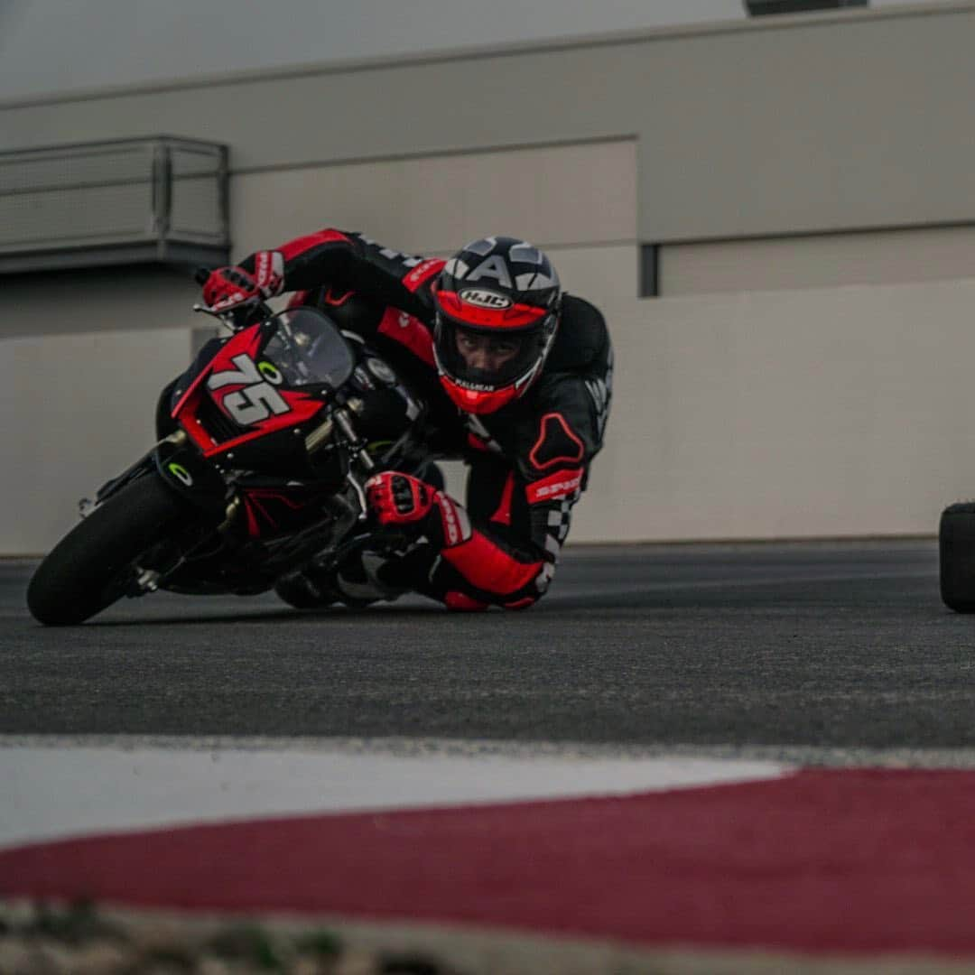 MotoGPさんのインスタグラム写真 - (MotoGPInstagram)「Hands up 🙋‍♀️🙋‍♂️ if you enjoy training with your friend as much as these two 👆 @alexrins and @albertarenas warm up for two days of private testing at Almeria! ✊💨 #MotoGP #AA75 #AR42 #SuperArenas #Motorcycle #Racing #Motorsport」2月6日 4時38分 - motogp