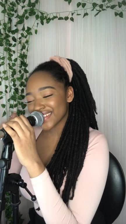 イーストパックのインスタグラム：「Watch our first Instagram Live music session with singer and songwriter @divinelightbody. Check out her playlist for Black History Month on our Eastpak Spotify page and discover her go-to songs for shaking off procrastination, doubts and negativity #builttoresist #eastpak #blackhistorymonth #bhm #equality」