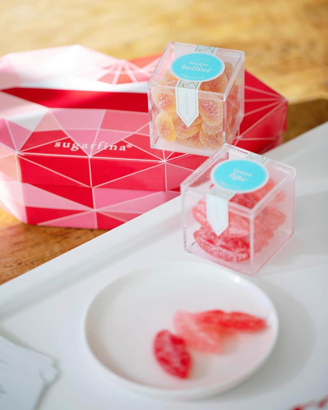 Macy'sのインスタグラム：「Sugar lips for your sugar lips 💋 • Tap the link in our bio to shop Valentine’s Day gifts that bring us closer.」