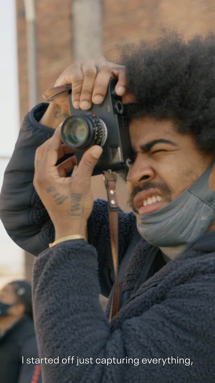 Under Armourのインスタグラム：「We’ve partnered with Baltimore artist and Under Armour teammate Devin Allen @bydvnlln, a two-time Time Magazine cover photographer to create a #BlackHistoryMonth collection that celebrates the resilience of Black culture through sports in Under Armour’s own backyard.  “Together, with Under Armour and Wide Angle Youth Media—a Baltimore-based nonprofit that amplifies the voices of youth through media arts—I’ve committed to mentoring, and getting cameras into kids’ hands. Photography can open doors. By teaching kids how to document the world, express themselves, and capture what they see, we can strengthen their futures through art.” - @bydvlln Learn more here - https://www.underarmour.com/en-us/t/black-history-month/」