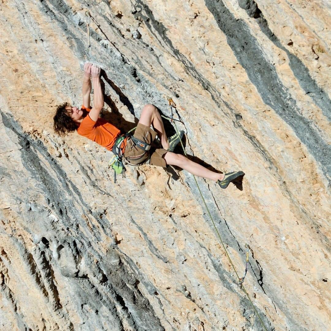 アダム・オンドラさんのインスタグラム写真 - (アダム・オンドラInstagram)「🙏 It used to be a tradition to be outdoors on a climbing trip on February 5 - my birthday. And I have actually always put a lot of pressure on myself to perform that day, because...you know, it was my birthday, so I had to celebrate it in a good way ⛰  I remember in Montsant in Catalunya, wanting to onsight my first 8b+ at the age of 13. The route was called L-Mens. I failed. I wanted it so badly, but then fell really low and ruined myself the whole day. On the other hand, my 15th birthday was excellent - I onsighted my first 8c Digital System in Santa Linya and finished the day with La Novena Enmienda 9a. I wanted to send La Dura Dura on my 20th birthday really badly - but clouds and humidity forced me to rest. Luckily, I sent it two days later.   My 25th birthday happened in St Leger. I wanted to send my project which later on became Eagle-4 9b, but the day was miserable and crux holds were seeping. I decided not to call it a day, but drive instead to Orgon and send "at least" Sachinanda 9a+. Days are short in February, so when we arrived there, it was already dark. But the lights of the van helped to illuminate the route really well, and a few tries later I was close to a victorious jug, but then my foot slipped. An example when I might force things too much... 😏  This year it is different not only due to pandemic but also due to ongoing training for...you probably know what. Nevertheless, it is not bad to be at home on my birthday either and number 28 feels just perfect!  And now, let's celebrate together :) Enjoy an e-shop launch - eshop.adamondra.com - the link in BIO, and use the 10% discount for my book with the code AOBIRTHDAY10 💪 Have a beautiful day wherever you are!  Pic by Petr Piechowicz  #adamondra #AO #AObook #climbing #climbinglife #climb #climbing #rockclimbing」2月6日 5時00分 - adam.ondra