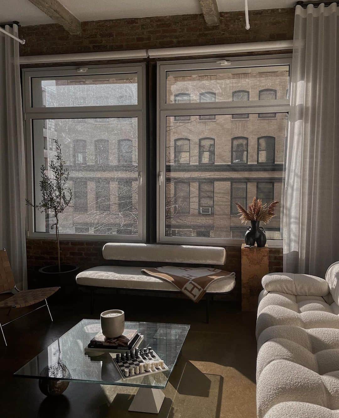 My Interiorのインスタグラム：「New York living 🗽 credit @abihoffman」