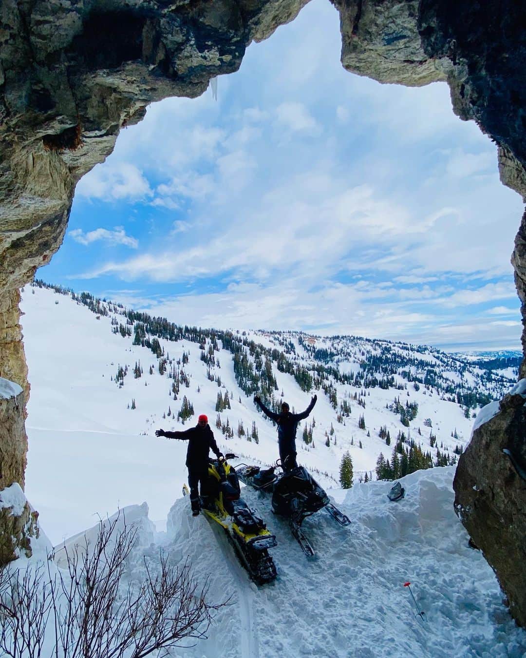 ケン・ブロックのインスタグラム：「Adventured into the Jackson, WY. backcountry a few days ago with Ski-Doo pro @JayMentaberry411 and found this amazing cave feature. It’s not very often that we find caves in the mountains - and even more rare is one on the side of a mountain where we can ride our @SkiDoo sleds into! Epic day with epic riding… thanks again, Jay!」