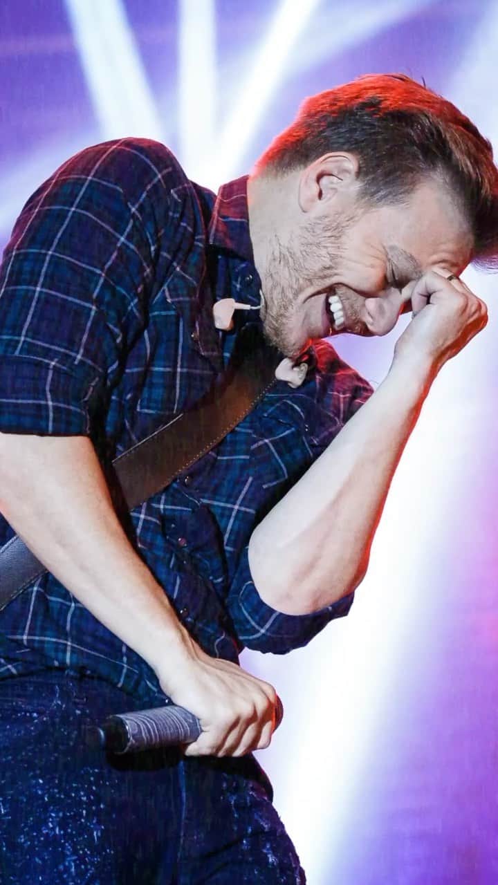 ミシェル・テロのインスタグラム：「Ôôôô saudade de um palco e do público! ❤️  Comente o @ da pessoa que você vai convidar para o primeiro show depois da pandemia!」