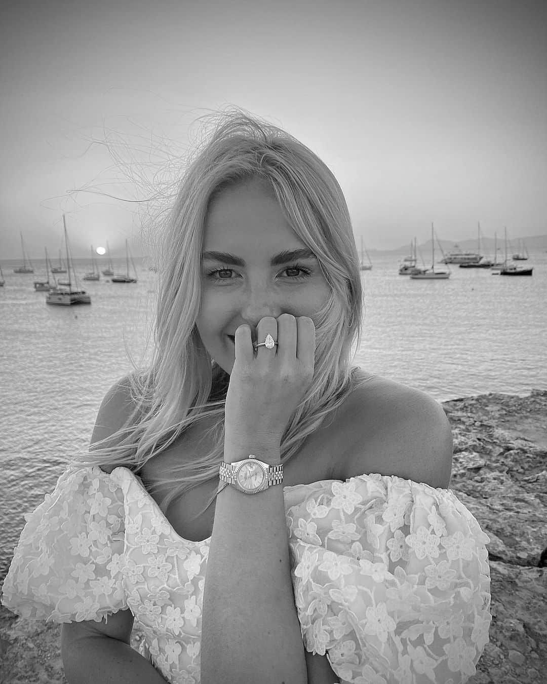 のインスタグラム：「Happy Anniversary to my Wife to be 💙 Love you loads @rubyholley_」