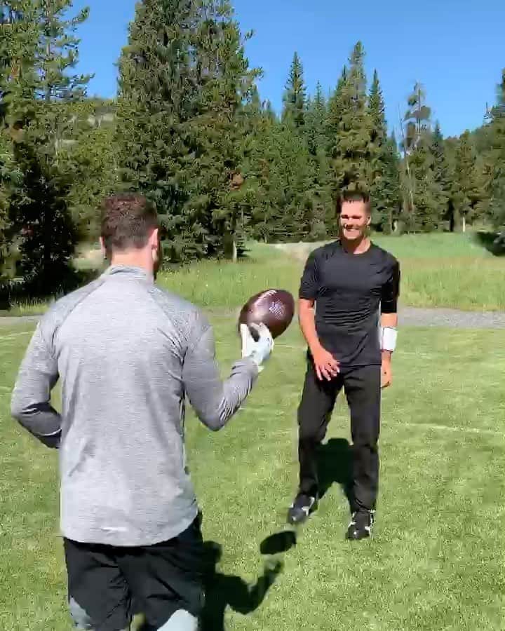 のインスタグラム：「Congrats on getting to ANOTHER Super Bowl @tombrady the 🐐… LMK if you need me in Tampa this week - I’m ready 🙌🏻 #FBF」
