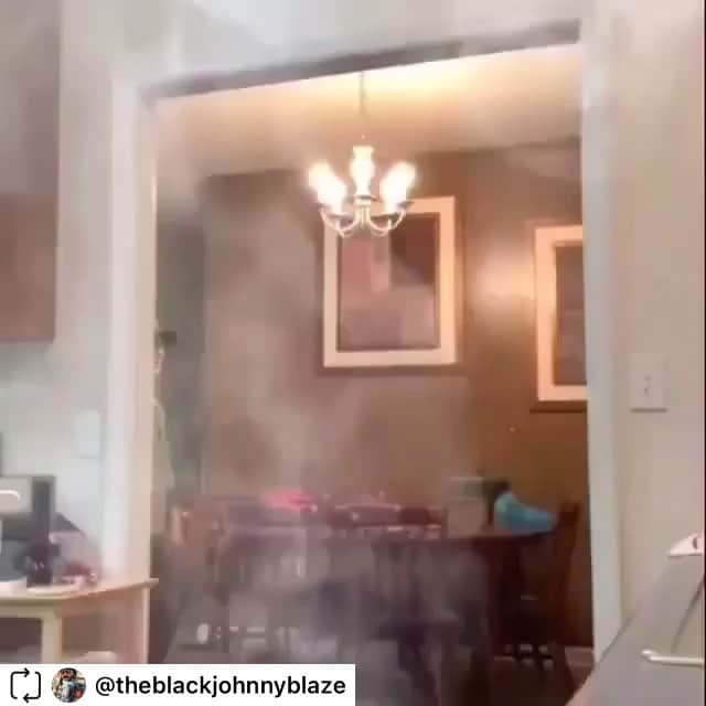 レスリー・ジョーンズのインスタグラム：「I guess it’s Friday so FUCK IT!! #notoneofmybestdaysbutimstillhere」