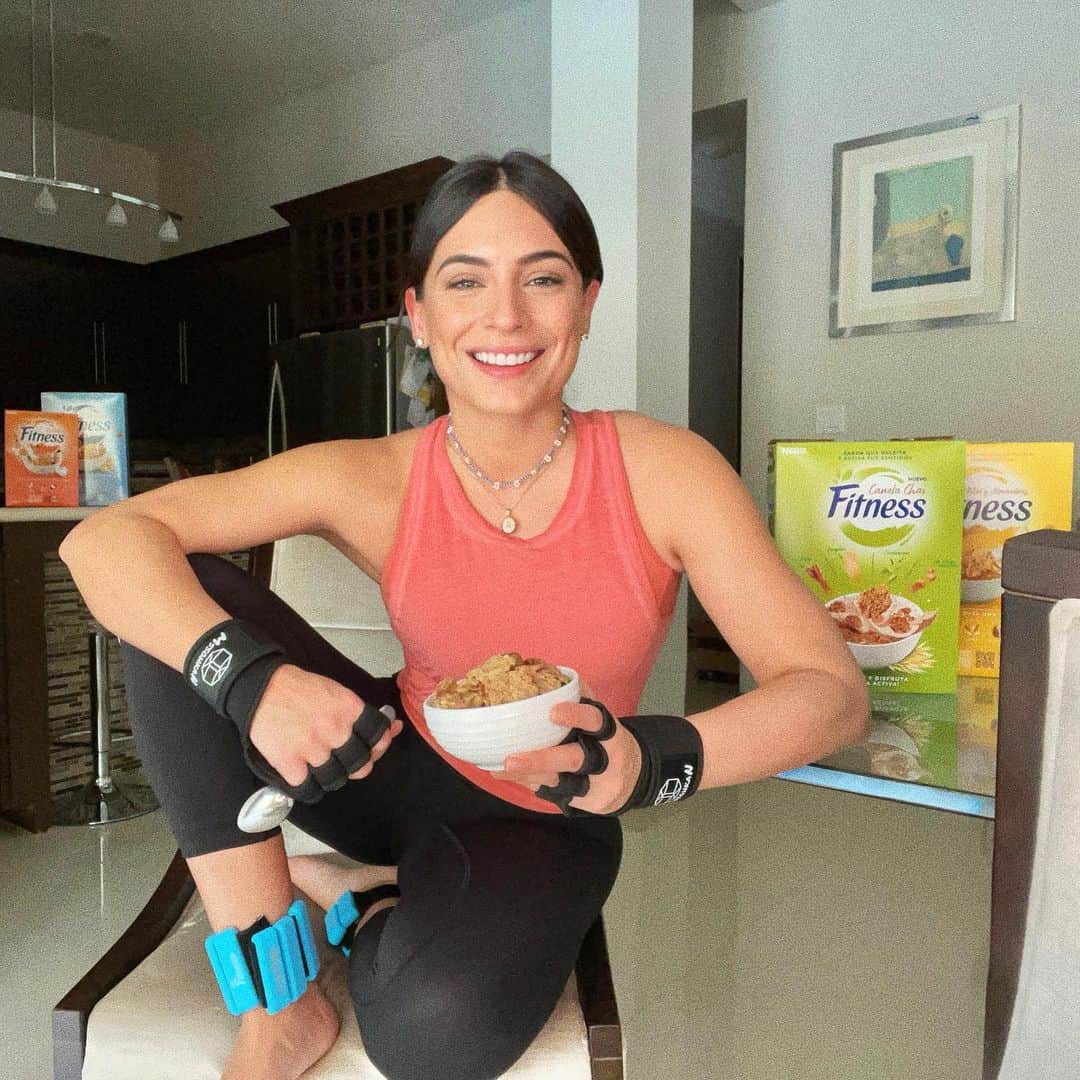 Ana Brenda Contrerasのインスタグラム：「Llevo 3 meses incluyendo cereal fitness de Nestlé  ya que uno de mis propósitos del 2021 fue seguir con una vida saludable y seguir motivada. Las invito a que encuentren #esoquetefitness con @cerealesnestlemx 🧡💚」