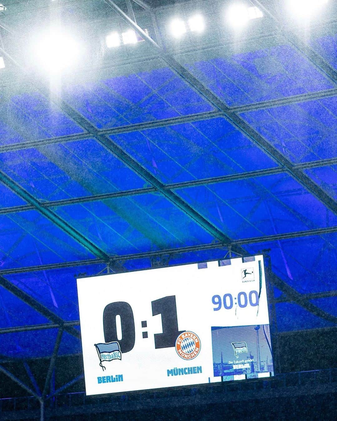 ヘルタ・ベルリンのインスタグラム：「Was. Ein. Spiel. 🤯😤😫  . . #BSCFCB #HaHoHe #herthabsc」