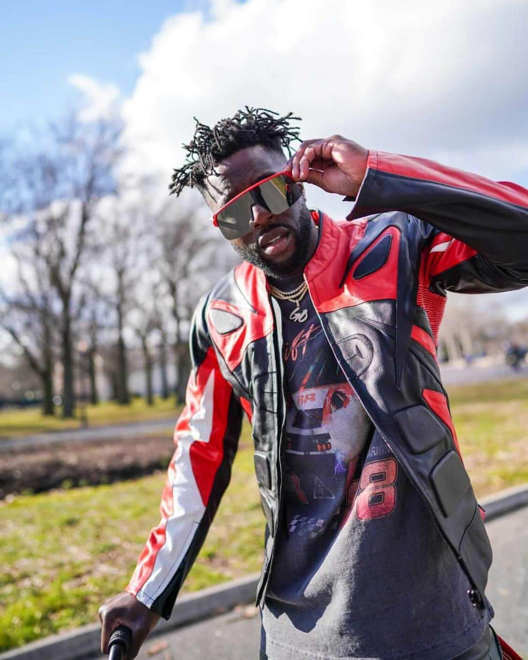 OAKLEYさんのインスタグラム写真 - (OAKLEYInstagram)「“This Preme cover is a celebration that recognizes Black BMX Athletes around the world.”   ~ @nigelsylvester on his @preme.magazine cover shoot.  Photos taken by @ralphyramos behind the scenes on set in Queens, New York. #ForTheLoveOfSport」2月6日 6時15分 - oakley