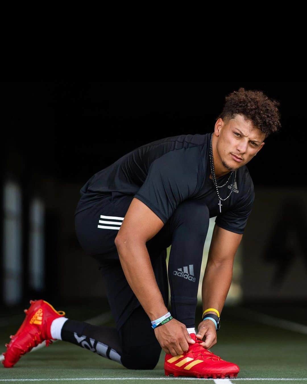 Nice Kicksさんのインスタグラム写真 - (Nice KicksInstagram)「For every minute @patrickmahomes holds the ball in #SuperBowlLV @adidas is giving a lucky fan $1,515! 🤑🤑 More details at the LINK IN BIO 📲」2月6日 6時09分 - nicekicks