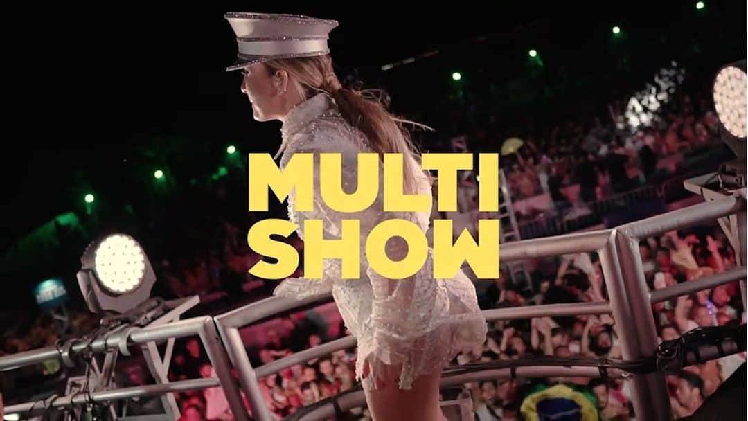 Claudia Leitteのインスタグラム：「Seguinte... 13 de fevereiro, sábado de carnaval, a partir das 17h30, a gente se encontra no @multishow e nos nossos canais no YouTube pra fazer a maior pipoca de carnaval de todos os tempos! Bora formar “O Trio” com a gente, bb: #IveteClaudiaEVoce! 😏 @ivetesangalo ⠀ @hipermercadobig @riachuelo @audibr @engov_oficial @wellabr @kolosh @oficialpiracanjuba @foxluxbrasil @pitu @lemelaboratorio @itsbrasil_oficial」