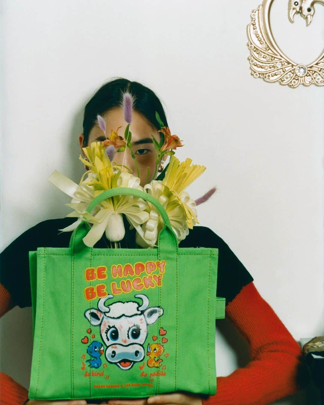 Marc Jacobsのインスタグラム：「May this year bring you luck and happiness ♥️  Kristie with THE SMALL TRAVELER TOTE from our Lunar New Year collaboration with artist Magda Archer.  Photographed by @JoyceSzeNg Styled by @EmersonDanielle​  December 8, 2020 in London, England.」