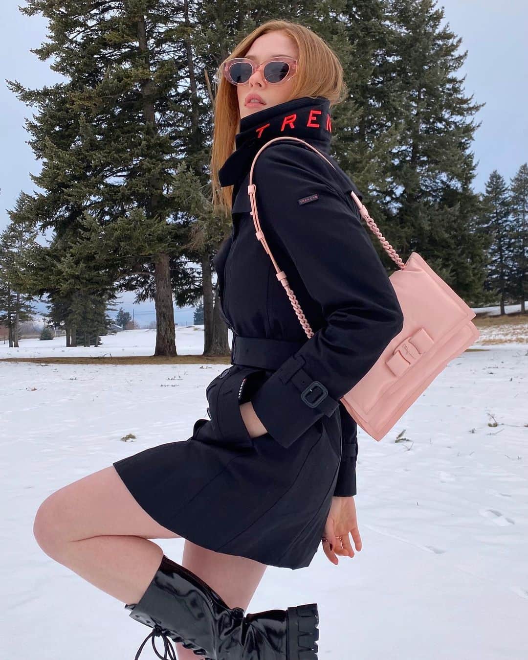 Larsen Thompsonのインスタグラム：「Only thing missing is pink hair? Thoughts🤔」
