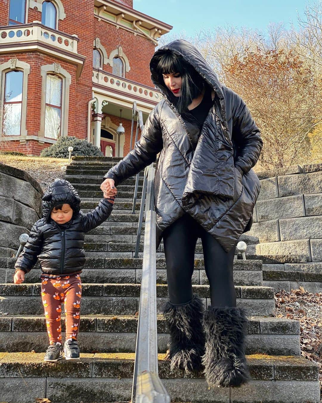 Kat Von Dのインスタグラム：「One good thing about being out in chilly Indiana is that I finally get to put my @vondshoes Kitty Boots to good use!! 🥶」