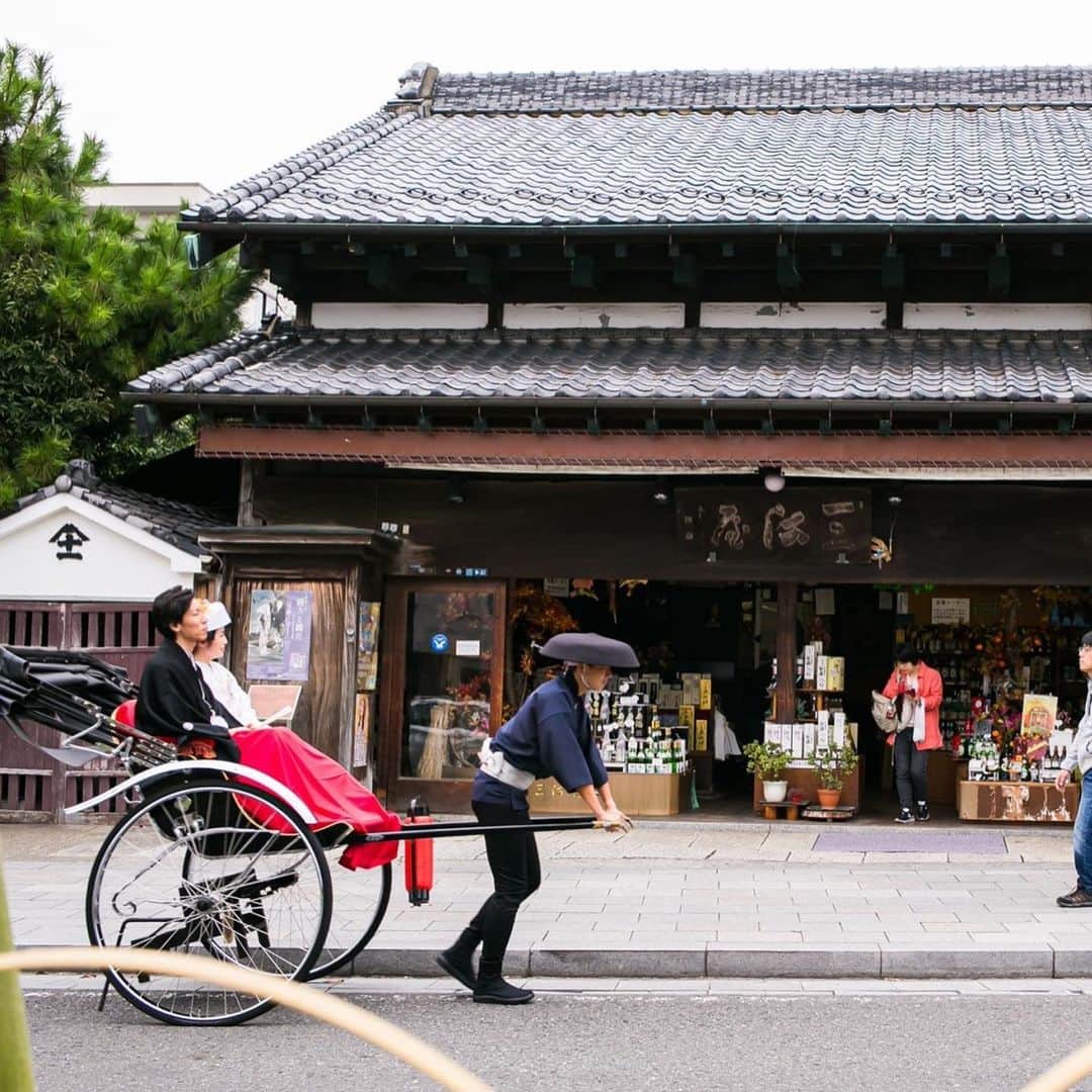 The KAMAKURA WEDDINGさんのインスタグラム写真 - (The KAMAKURA WEDDINGInstagram)「鎌倉で和装結婚式。 歴史的な建造物、三方を山に囲まれた豊かな自然と街並みを楽しむ、二人だけの時間。」2月6日 6時51分 - thekamakurawedding