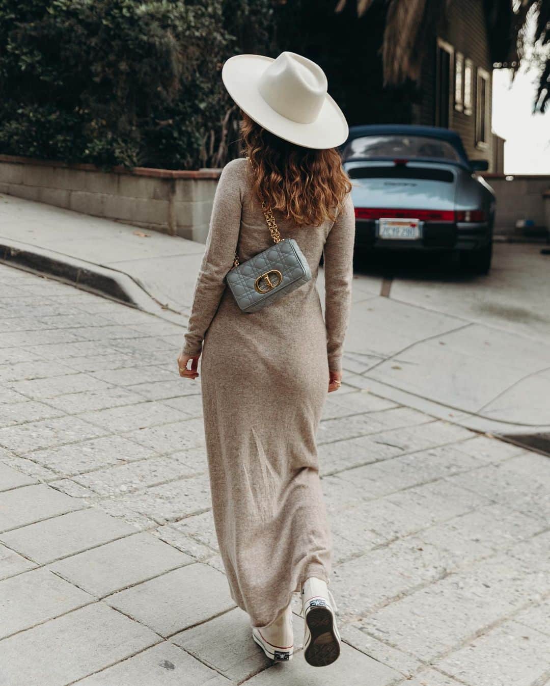Collage Vintageのインスタグラム：「Long dress, sneakers and the coolest bag 🤍 Have an awesome weekend!! @dior #suppliedbydior」