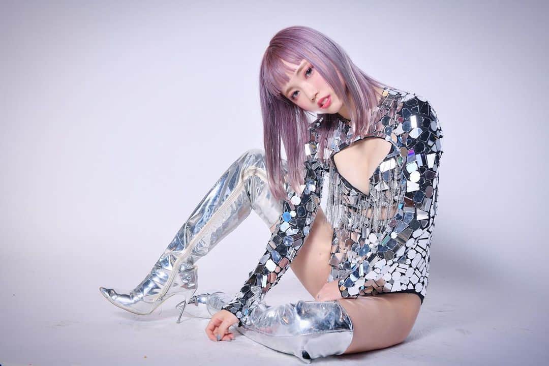 yokoのインスタグラム：「. Android no045 . . . photographer @fukawadaichi  . . . . . . . . . . . . . . . . #エンタメ活動を止めない #アジア一のエンターテインメント #burlesque#burlesque lesquetokyo#バーレスク東京#ダンサー#透明少女#コスプレ#コスプレイヤー#model#hairmake#makeup#love#ootd#fashion#instagood#instalike#instafashion#tokyo#white #오오티디‭#셀카 #お洒落さんと繋がりたい#カメラ好きな人と繋がりたい#モデル#東京」