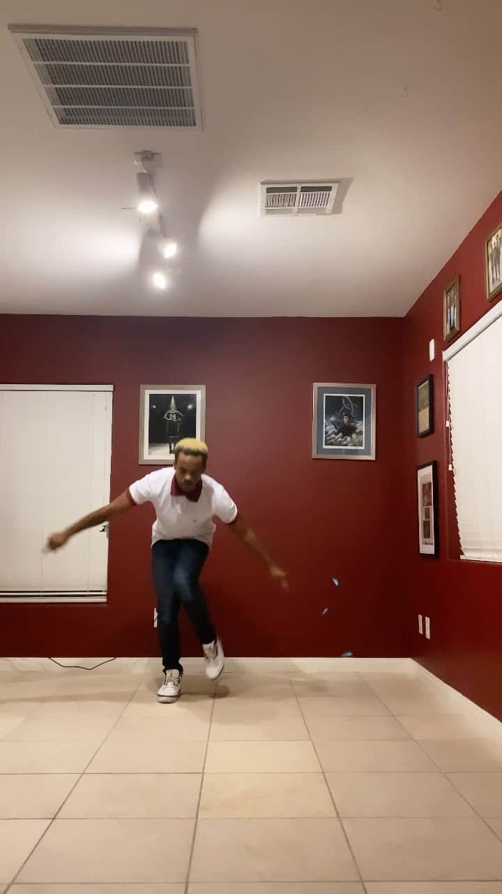 Lil Buckのインスタグラム：「The art of the Bounce & Step in @memphisjookin is underrated these days. As much as I love to innovate different fun ideas on the tip toes and with flexibility, I’m putting more time into developing my “Inner G” in Jookin. This is where the true magic is. #memphisjookin」