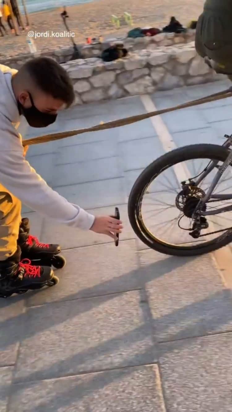 instagoodのインスタグラム：「@jordi.koalitic Teletransportation trick using a Bike 📱🚴🏽  . SAVE & SHARE this video to support Koalitic Team #teamwork @arnaukoalitic @uri.koalitic @gio.koalitic  . TURN ON all notifications to see all my photos / videos」