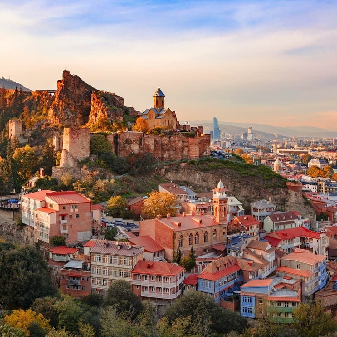 Lonely Planetのインスタグラム：「Where do you find amazing food, stunning mountains, ancient cities rich culture and history, a wonderful wine region and hospitable people? Georgia, of course! ⠀⠀⠀⠀⠀⠀⠀⠀⠀ ⠀⠀⠀⠀⠀⠀⠀⠀⠀ To find more reasons why Georgia needs to be on your list and to get the latest about traveling there- click the link in our bio.⠀⠀⠀⠀⠀⠀⠀⠀⠀ ⠀⠀⠀⠀⠀⠀⠀⠀⠀ #Lonelyplanet」
