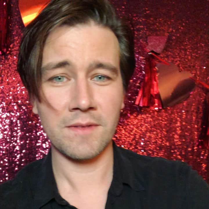 トーランス・クームスのインスタグラム：「Looking for a fun lil’ Valentine gift? You could do worse than booking me for a @cameo to foist upon your unsuspecting loved one. Or maybe even to foist upon yourself. Go to cameo.com/torrancecoombs to book!」