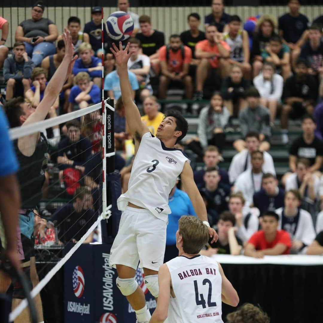 USA Volleyballさんのインスタグラム写真 - (USA VolleyballInstagram)「Who's ready to 🄹🅄🄼🄿 🄰🅁🄾🅄🄽🄳 this weekend⁉️  Good luck to everyone competing this weekend in the Southwest Boys Classic and Dennis Lafata Gateway Boys Festival bid tournaments, and the AVC Dallas qualifier! ✌」2月6日 8時00分 - usavolleyball