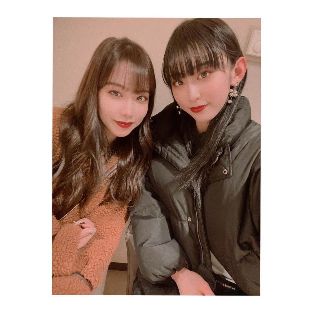 のインスタグラム：「・﻿ 🐶🥐🍞🥖🥯🥪🐶﻿ ﻿ ﻿ 📸　with NUI 🐶🖤﻿ ﻿ ﻿ ﻿ 計30個！！！！！﻿ ﻿ 3枚目の写真のパン全部食べました(笑)﻿ ﻿ ﻿ 2枚目の写真がメインの料理🍗🍽﻿ ﻿ ﻿ ﻿ 実は食べるとなったらとことん食べるので、﻿ パンだったらこれくらい食べれてしまいます🤣﻿ ﻿ ﻿ ﻿ 前に、NUI とずっと行こうって言ってた﻿ パン食べ放題に行った時のです！﻿ ﻿ ﻿ 何個食べれるかちゃんと数えようって﻿ 言って食べてて、数える為に写真撮ってた(笑)﻿ ﻿ ﻿ ﻿ 自分でも胃袋の大きさに驚きですが、﻿ とにかく焼き立ての美味しいパン沢山食べれて幸せ♡﻿ ﻿ 焼き立てパンをテーブルまで持ってきてくれる﻿ のでここで終わりにしようと決めても、 ついつい食べてしまって、、、結果30個🤣﻿ ﻿ 店員さんにもビックリされました(笑)﻿ ﻿ ﻿ ﻿ ﻿ ﻿ ボディメイクやダイエットなどするとなると﻿ ストレスが溜まりやすくなりますが、﻿ こうやって解放する日も大事🙆🏻‍♀️﻿ ﻿ ﻿ 食べた後はしっかり動いて脂肪にしないように💪🏻🔥﻿ ﻿ ﻿ ﻿ でも今回のこの量はさすがに﻿ ちょっと食べすぎたかなと。。。😅😅﻿ ﻿ ﻿ 皆さんは大食いチャレンジとかしたことありますか？🍽笑﻿ ﻿ ﻿ ﻿ #オリックス #Bs2021 #BsGirls﻿ #baseball #プロ野球 #ORIX #avex﻿ #オリックスバファローズ #野球女子﻿ #野球好きと繋がりたい #京セラドーム大阪﻿ #オリックス女子 #インスタ野球女子﻿ #yurina_359  #BsGirls2021 #performer﻿ #dance #全力パフォーマンス #黒髪ストレート﻿ #黒髪ポニーテール #高身長女子 #筋トレ女子﻿ #パン食べ放題 #焼き立てパン #大食い﻿ #チートデー #食べて痩せる #フードファイター﻿ #followme #likeforlike」