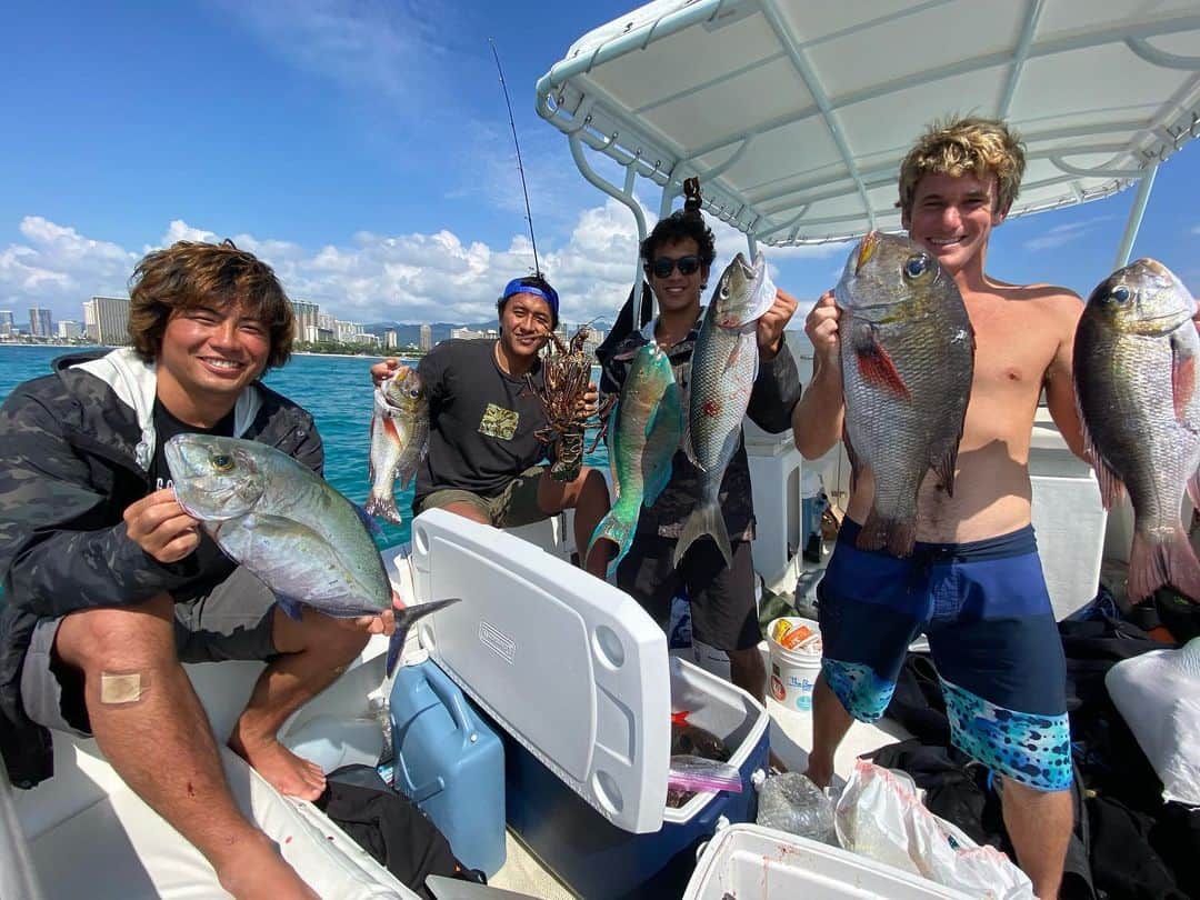 稲葉玲王のインスタグラム：「Craziest experience🙌  Thank you so much uncle Kirby @gonaminori_hawaii and the boys for the best times🙏🙏🙏」