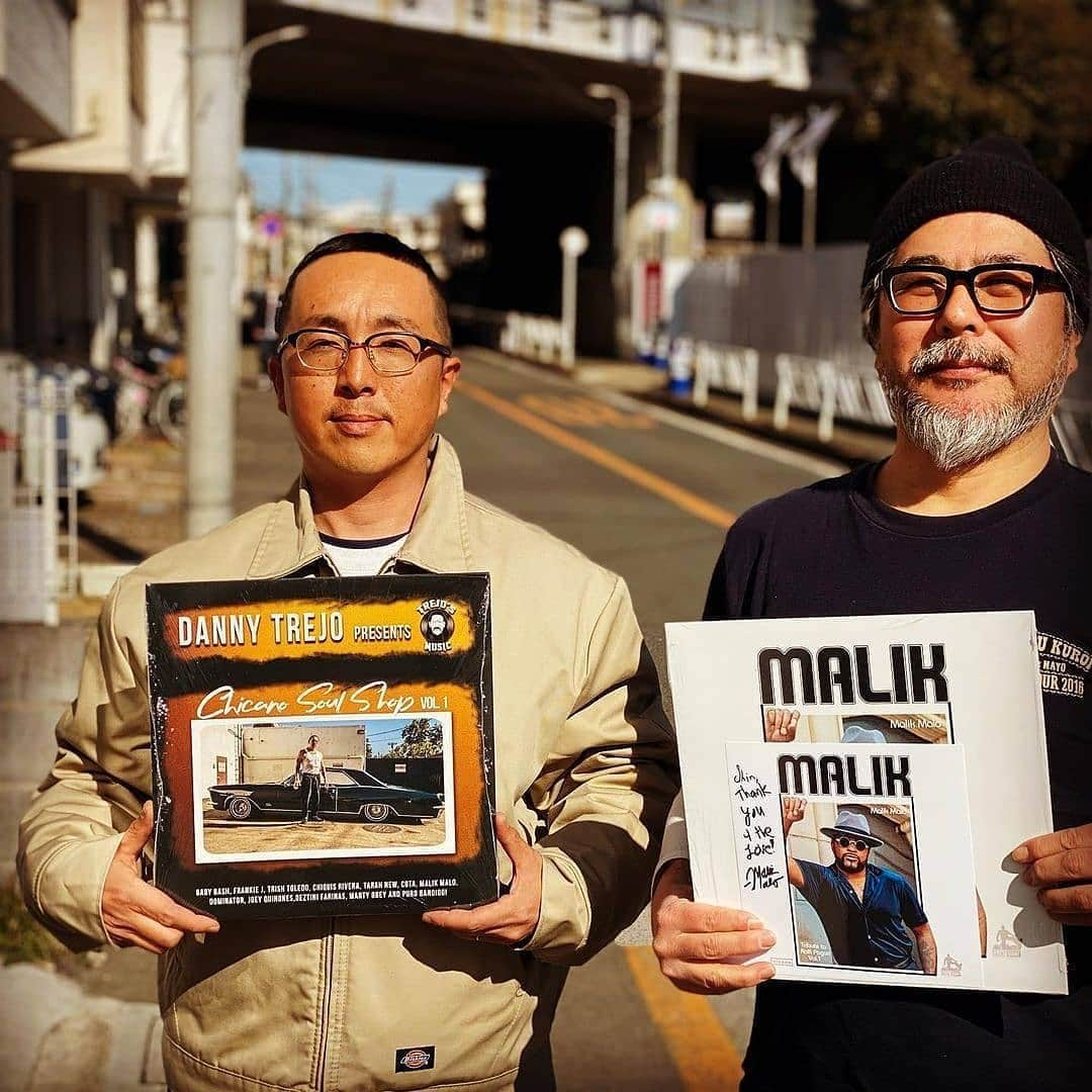 ダニー・トレホさんのインスタグラム写真 - (ダニー・トレホInstagram)「#Repost @ppldub Mucho amor to our familia in Japan helping spread that Silent Giant/Chicano Soul Shop sound!! Nothing but love and respect!! 🙏🏾   Get your copy now *Link in Bio*  #SilentGiantEnt #ChicanoSoulShop #PocosPeroLocos #BeatBoxPros #IndependentLabel #Souldies #Oldies  Reposted from @shin_bg_records 遠方から嬉しい友の来訪！坂田くん、久しぶり！そしてロサンゼルスから待望のアナログ盤入荷！ダニー・トレホのコンピとマリク・マロのラルフィ・パガーンに捧げた熱い一枚！DMで。引越し準備も一気に進めまーす！  @officialdannytrejo @chiquis @therealfrankiej @babybash @ppldub @silentgiantent @chicanosoulshop  @tarahnew @themalikmalo @martyobey @dj_domin8tor @cota_the_barber_ @trishkilla @silentgiantent @ppldub @joeyquinonesofficial @javielopezonthebeat @johnathon_lilj @awadmusic @theofficialgreenqueen」2月6日 8時07分 - officialdannytrejo