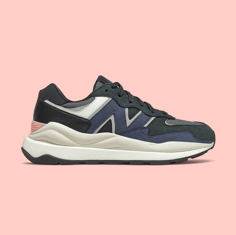 STYLERUNNERさんのインスタグラム写真 - (STYLERUNNERInstagram)「A chunky sneaker than you'll want to wear all day, everyday. The New Balance 5740 sneakers are a new silhouette and colourway that are a must-have in every collection. #stylerunner #sneakers #newbalance #newbalance5740」2月6日 8時07分 - stylerunner