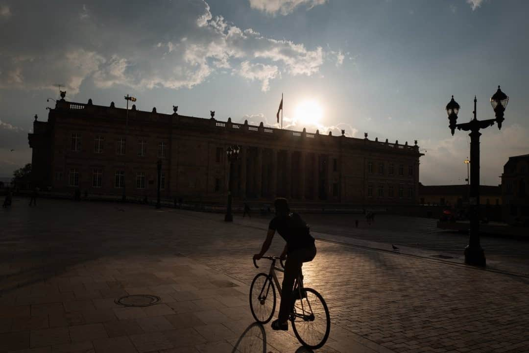 National Geographic Travelさんのインスタグラム写真 - (National Geographic TravelInstagram)「Photo by @juancristobalcobo / The Plaza de Bolivar, Bogotá's main public square, is seen as the sun sets behind the building of congress. #colombia #bogotá #juancristobalcobo」2月6日 8時35分 - natgeotravel