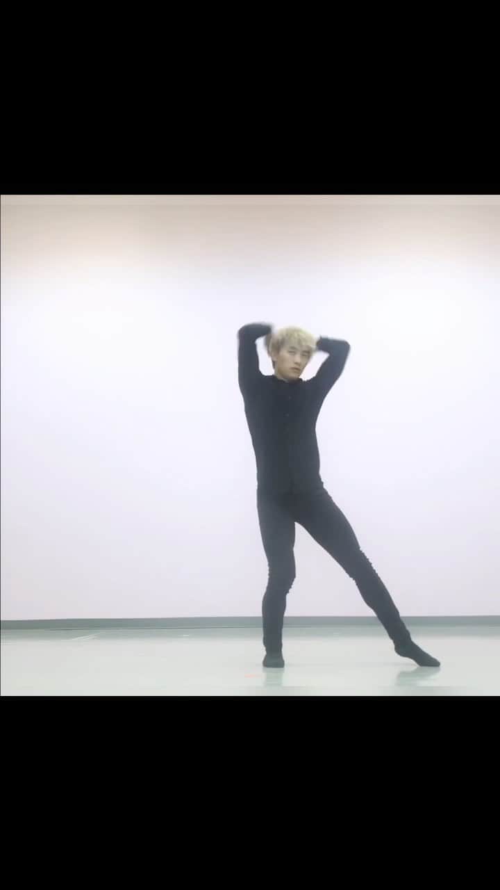 ヤマカイのインスタグラム：「Dynamite but 2x speed music. . . . #bts #dynamite #dance #ballet」