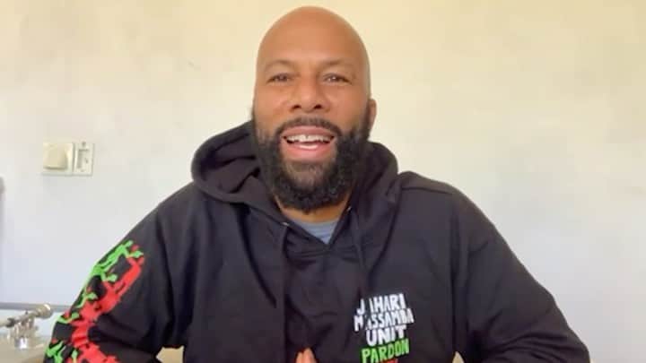 コモンのインスタグラム：「For all you vinyl enthusiasts, A Beautiful Revolution Pt. 1 is available NOW.  Make sure you get it from a Black owned record store!  I have a link of my fav stores in my stories.  https://blackownedrecordstores.com」