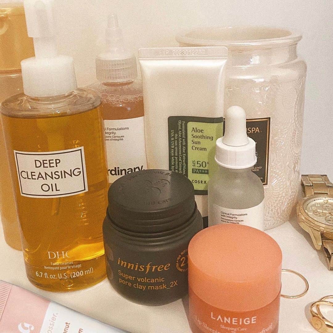 DHC Skincareさんのインスタグラム写真 - (DHC SkincareInstagram)「@skinbycy's growing skincare collection 😍✨ Send us your skincare shelfie featuring your favorite DHC products by tagging @dhcskincare + #DHCisJBeauty  "just started using the dhcskincare deep cleansing oil and i can already tell that it’s going to be a favourite! I’m relatively new to double cleansing, I usually use the cliniquecanada ‘take the day off’ cleansing balm but wanted to try something different. This cleansing oil has really helped breakdown the sunscreen, and makeup I wear before going in with my second cleanse (usually my etudeofficial soonjung pH 6.5 whip cleanser)   i love that it is formulated with olive oil, and vitamin e. It leaves my skin feeling so soft and hydrated💛"  📷: @skinbycy」2月6日 8時46分 - dhcskincare