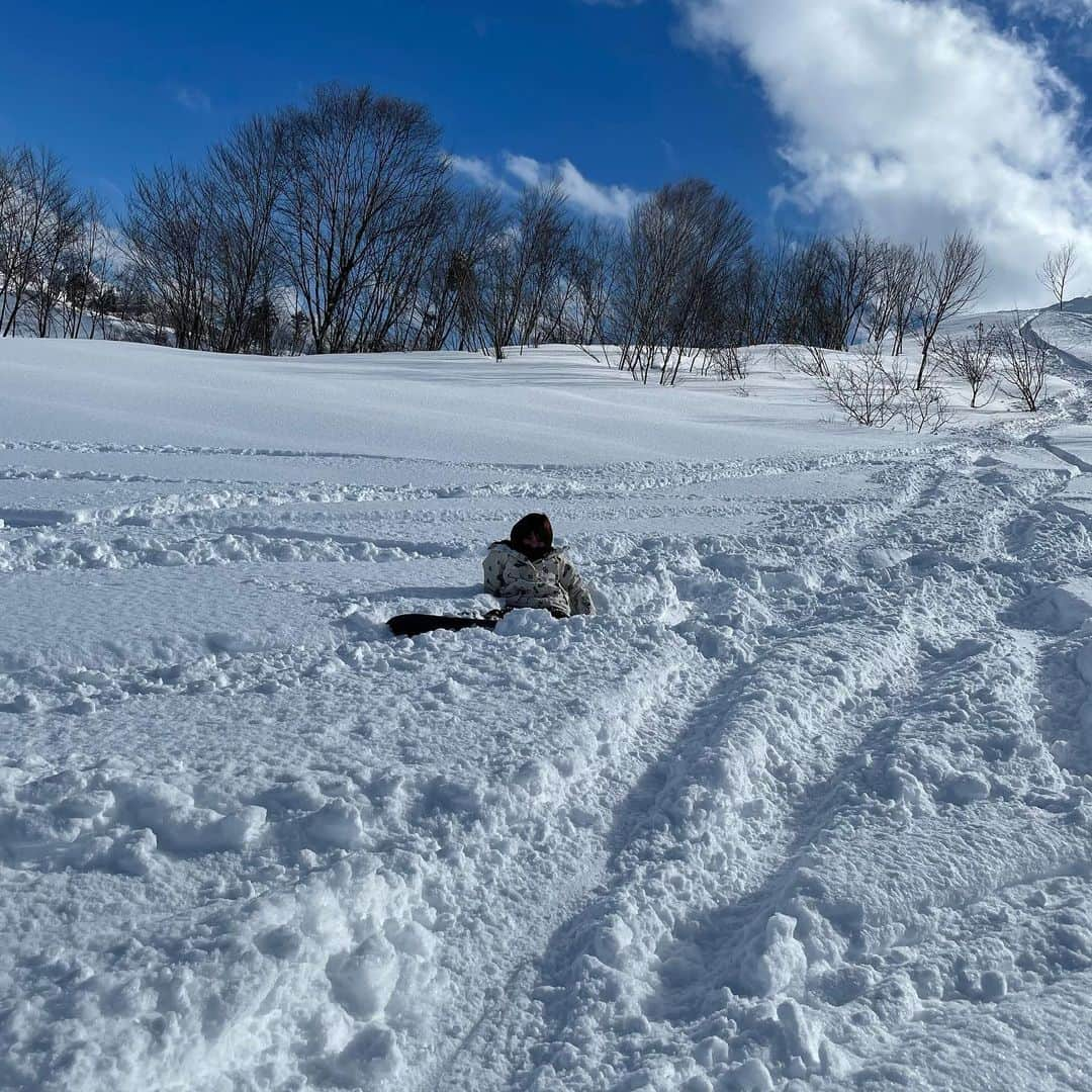 renさんのインスタグラム写真 - (renInstagram)「・ ・ 🏂 初日で滑れました、嬉しい！！！ 大自然最高の眺めでした◎ ・ ・」2月6日 8時46分 - _reeen_