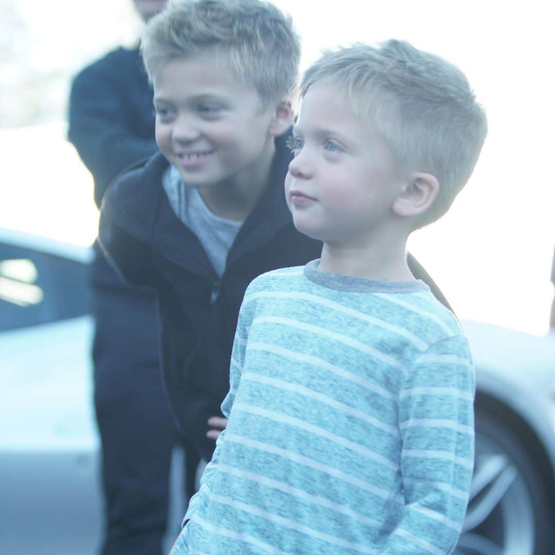 のインスタグラム：「I give you, Porter Louis Flanery and Charlie T Flanery... The stars of #BornAchampion , playing Kyd Kelley at 5 years old and 8 years old respectively.. Both of whom made their acting debut, and curtain call retirement all in one film. The careers of these young thespians will be much heralded at the Flanderosa as they leave the screen for football fields, Jiu jitsu mats, wrestling mats, backyards, tree houses, and swimming pools... where majoring in childhood will be a full time job. #BehindTheScenes #MMAmovie #BJJmovie #UFC #TheyCameFromMyBalls」